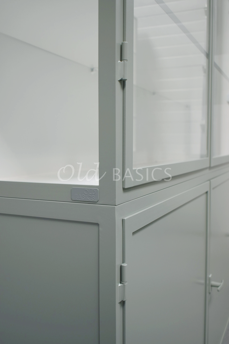 Detail van Apothekerskast Demi, 3 deuren, RAL7033, groen, grijs, materiaal staal